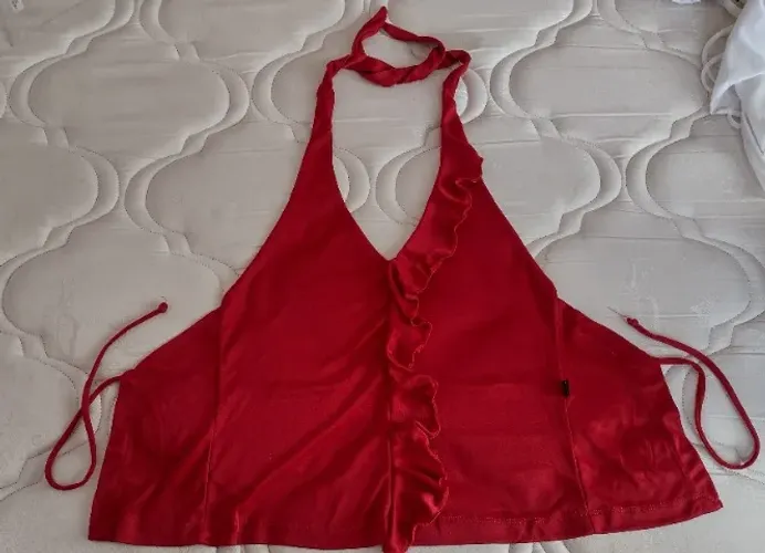 Marca R3. Blusa corset malha confortável, dupla vermelha decote V drapeado