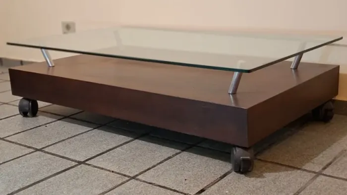 Mesa de Centro com Tampo de Vidro