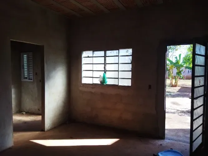 Vendo um Terreno 10 x 30 com uma casa no fundo em fase de acabamento