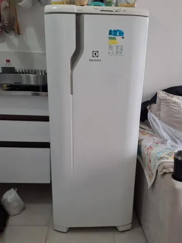 [DEFEITO] Geladeira ELECTROLUX RE31 240L Compressor funcionando 