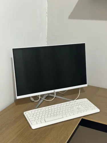 Computador All in One 21? ? 8GB RAM ? SSD 240GB