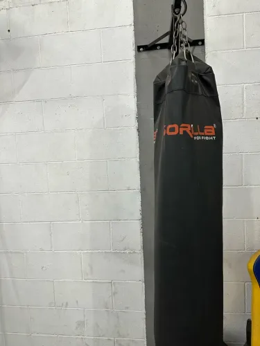 Saco boxe GORILLA + SUPORTE