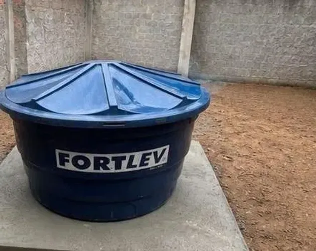 Caixa d'água 1000 L Fortlev em perfeito estado