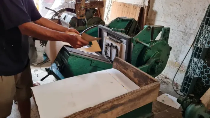 Máquina de corte e vinco PLANETA