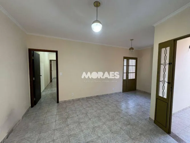 Casa com 3 quartos para alugar, 140 m² por R$ 2.501/mês - Vila Independência - Bauru/SP