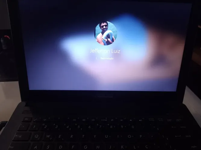 Notebook Asus Intel(R) Core(TM) I3-2375M 1.50GHz Funcionando com carregador conectado