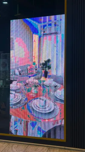 Painel de LED para divulgação publicitária.