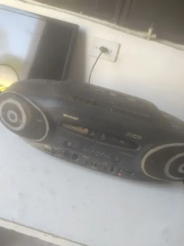Som Sharp bombox rádio e toca fita funcionando cd não esta funcionando precisando de repar