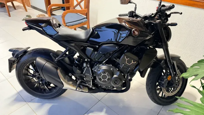Vendo moto cb1000r Black Edition sem marca de uso!!