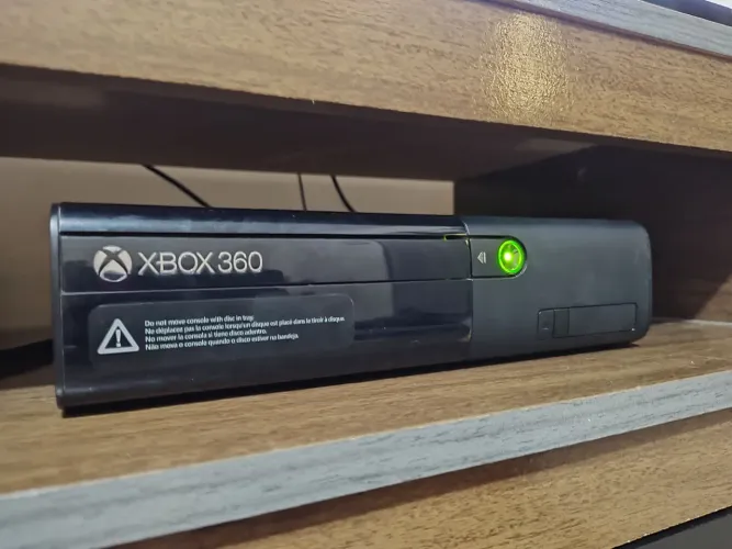 Xbox 360 Slim com 76 Jogos
