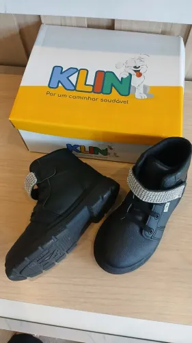 Bota coturno klin preta com brilhos infantil tam 28