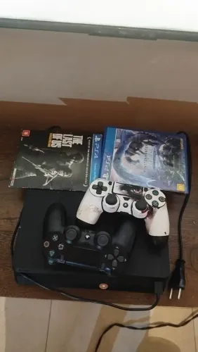 Ps4 slim seminovo+2 controles+ jogos por R$ 1.400,00