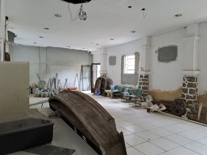 Tijuca - Casa com 300m² boa para horti fruti ou igreja no início da Rua General Roca.