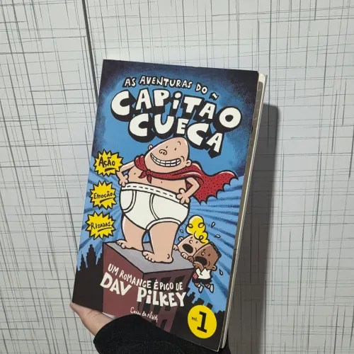 Livro Infanto-juvenil Capitão Cueca