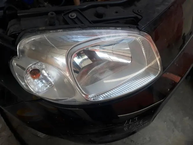 Farol Fiat uno 2011