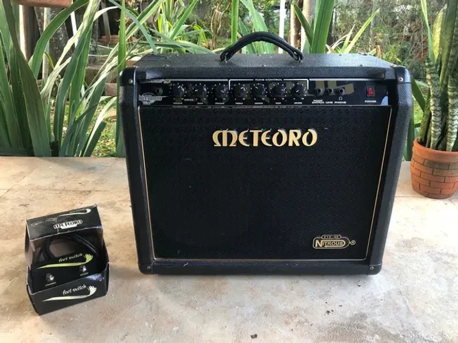 Amplificador Meteoro Nitrous GS 100 Transistor para guitarra de 100W cor preto 110V/220V