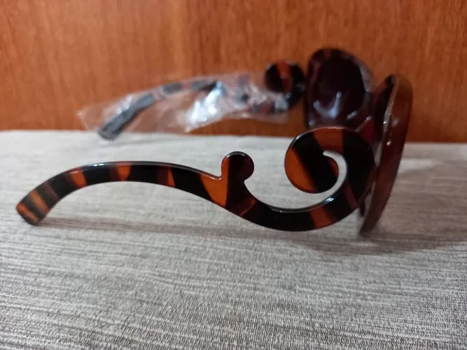 Óculos de sol modelo Capri