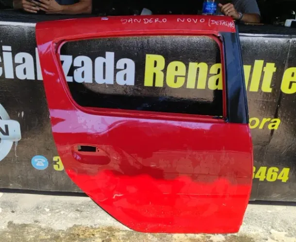 Porta Traseira Direita Renault Sandero Novo (com detalhe)