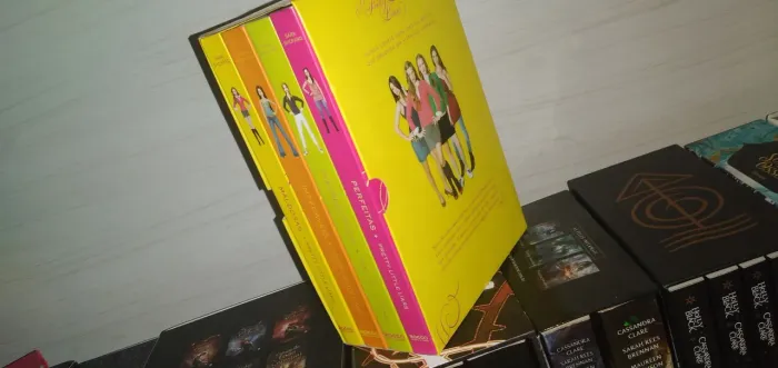 Box 1 - Pretty Little Liars