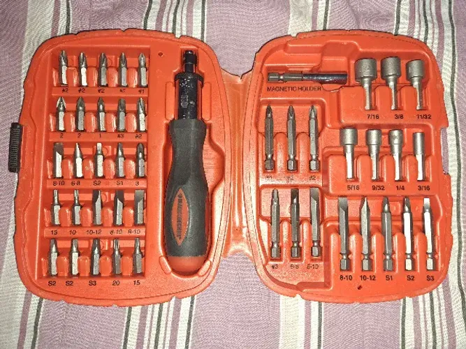 Jogo de Bits Ponteiras Com Cabo 45 Peças Black Decker