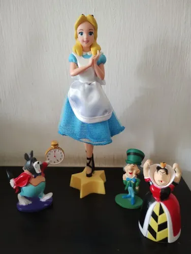 Caneta Estátua Alice no País das Maravilhas