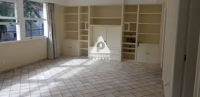Casa Espaçosa 4 Quartos (1 Suíte) com Escritórios e Garagem para 4 Carros Gávea