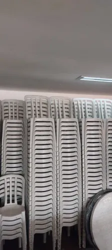 Cadeira bistro reforçada com 2 anos de garantia. 