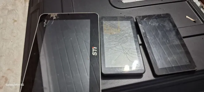 3 Tablet STI myPad com Tela Quebrada