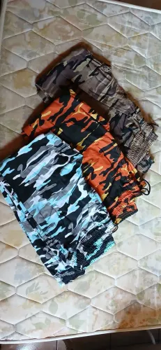 Calças camufladas R$ 50,00 cada