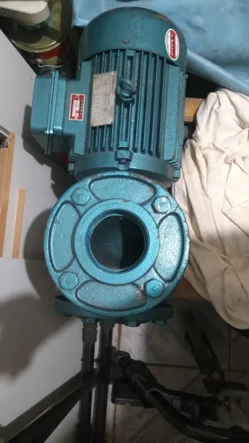 Vendo bomba centrifuga 7,5 cv trifásica