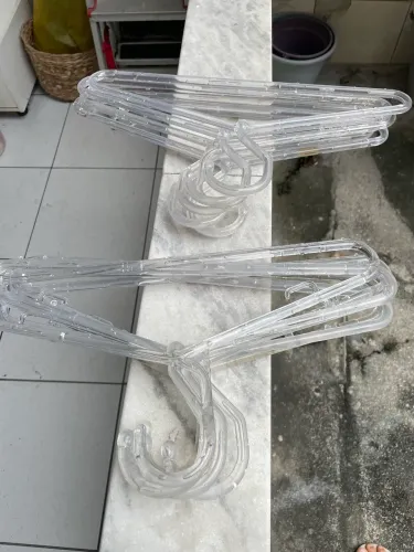 Cabide acrílico transparente grande