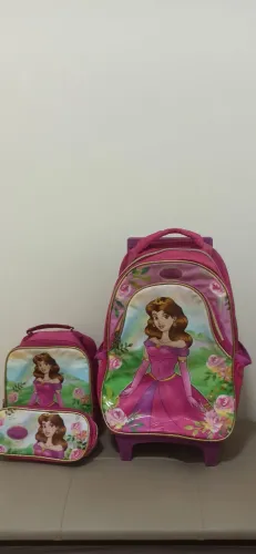 Mochila infantil escolar com rodinh tema princesa