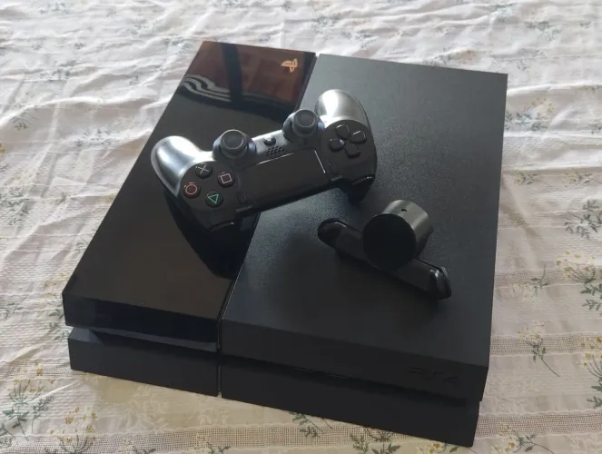 PlayStation 4 - CUH 1115A