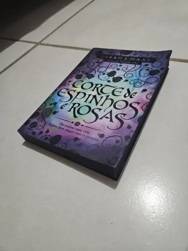 Corte de Espinhos e Rosas Vol.1- Com as bordas personalizadas