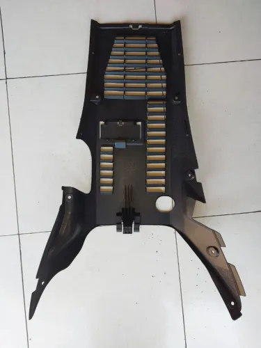 Acabamento carrenagem inferior suzuki burgman 400 ano2009/2016