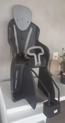 Cadeirinha para adaptar na bicicleta. 