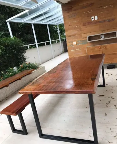 Mesa de Jantar Rústica com Design Moderno