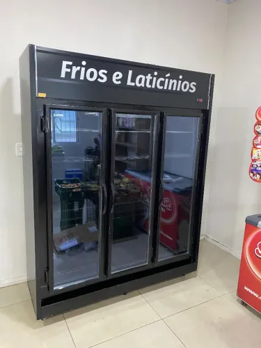 Auto Serviço 3 Portas Total Black Resfriados Frios e Laticínios Bebidas