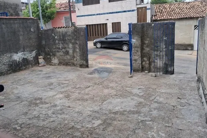 "Espaçosa Casa de Vila na Charmosa Cidade Nova"