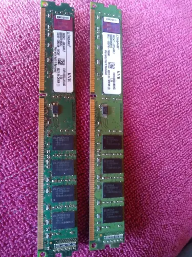 memória Desktop kyngston ddr3 4Gb  Frequência: 1333 MHz par