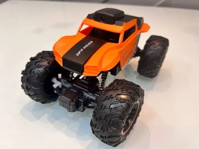 Carrinho RC com Câmera Integrada - Diversão e Tecnologia