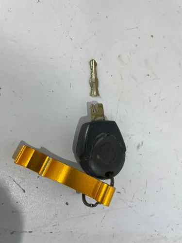 Chave com Comando do Alarme Trava e Porta Malas Eletrico Vw Gol Parati Santana 