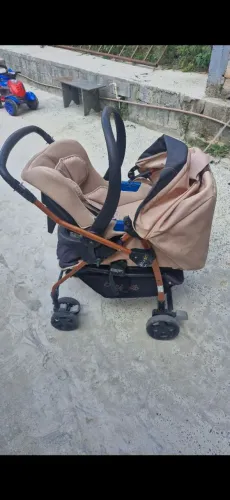 Carrinho de Bebê (BURIGOTTO RIO K)com Bebê Conforto e colchonete