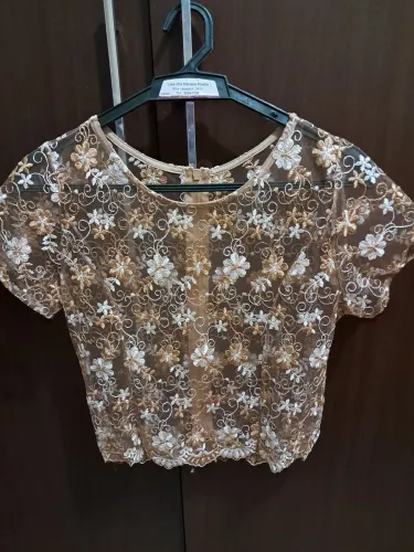 Blusa bordada floral transparente