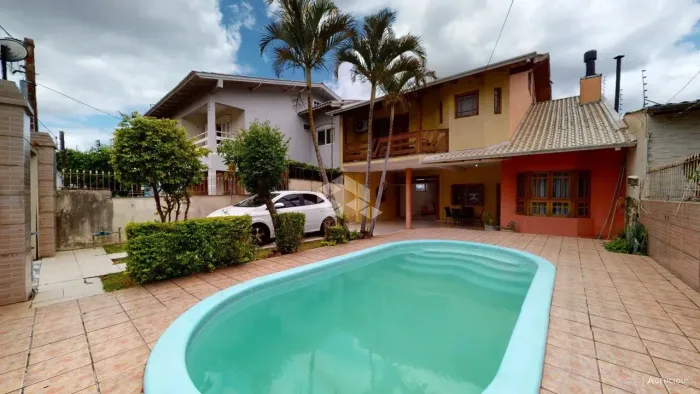 Casa com piscina e 3 dormitórios no bairro Rubem Berta, em Porto Alegre