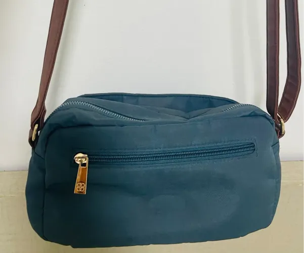 Bolsa de Ombro Azul - Estilo e Praticidade