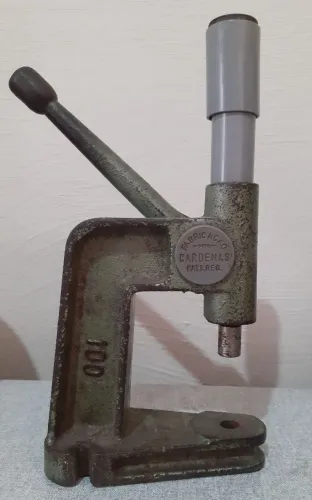 Balancim Máquina de Botão Manual - Cardenas - 100