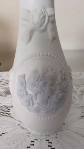 Belo Vaso Decorativo em Porcelana - Estilo Clássico Vintage