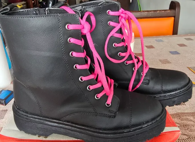 Bota Coturno Unissex 38 / Cadarço preto e cadarço rosa