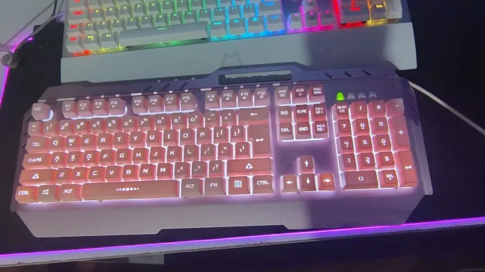 Teclado Gamer Semi-Mecânico Rosa com LED RGB - Langtao